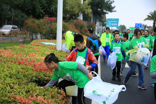 Последние новости компании о Расширение возможностей сообщества по уборке с помощью компостируемых пакетов – Наша приверженность более экологичному будущему